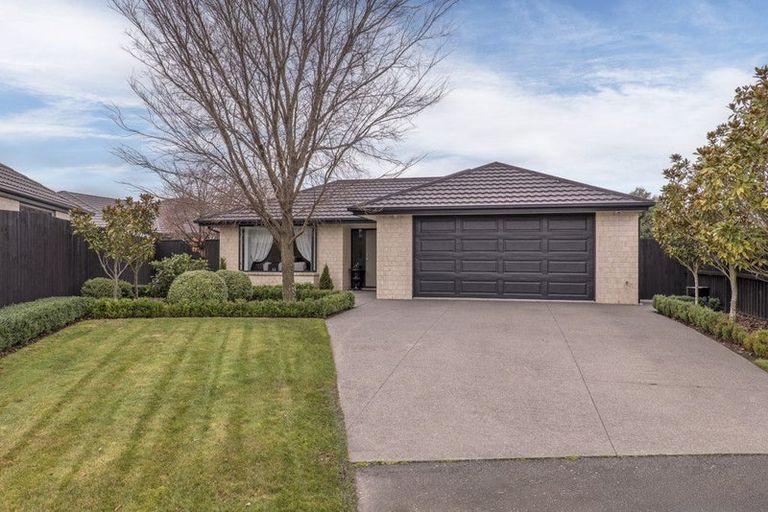 Photo of property in 18 Dunaverty Place, Broomfield, Christchurch, 8042