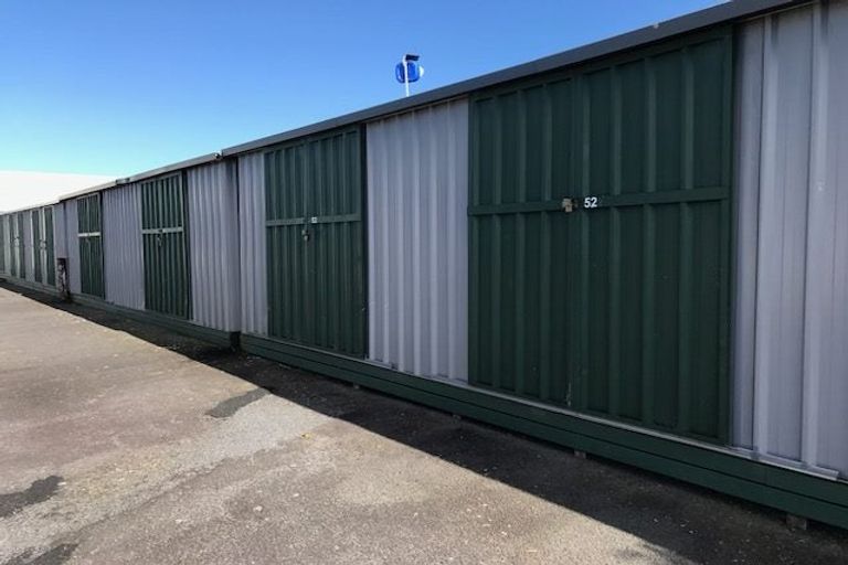 Photo of property in 2 Allington Road, Massey, Auckland, 0614