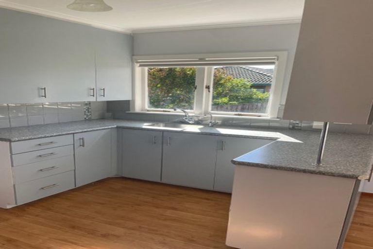 Photo of property in 38 Awaroa Road, Sunnyvale, Auckland, 0612