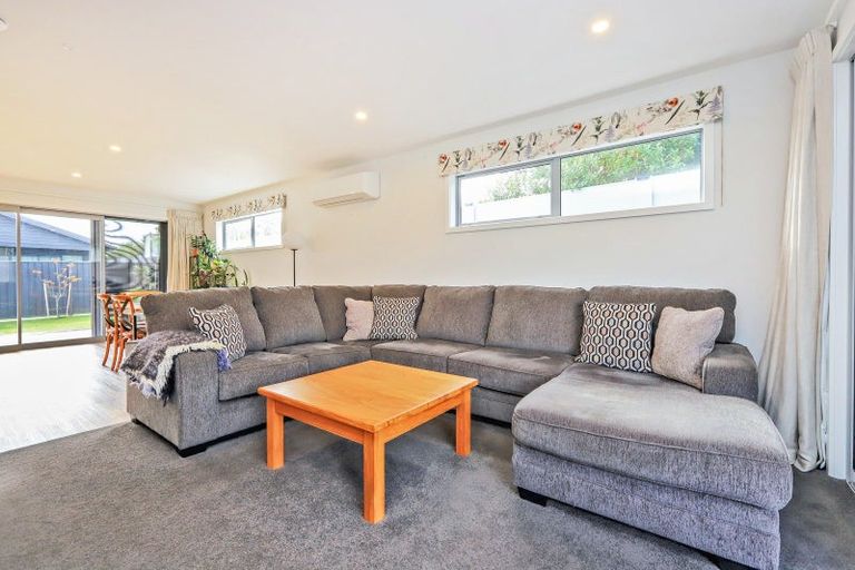Photo of property in 22 Cassin Place, Taradale, 4112
