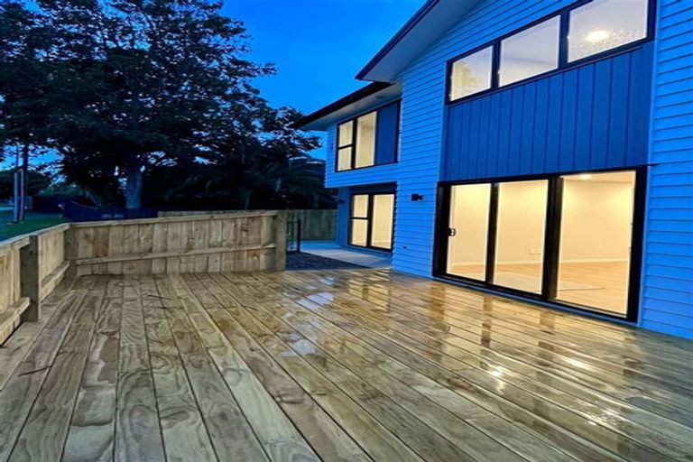 Photo of property in 26a Amberley Avenue, Te Atatu South, Auckland, 0610