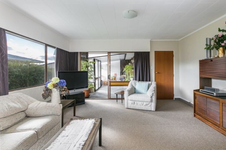 Photo of property in 6 Hinton Road, Taradale, Napier, 4112
