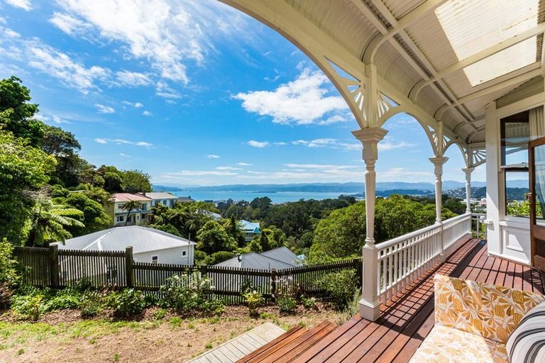 Photo of property in 25 Garden Road, Northland, Wellington, 6012
