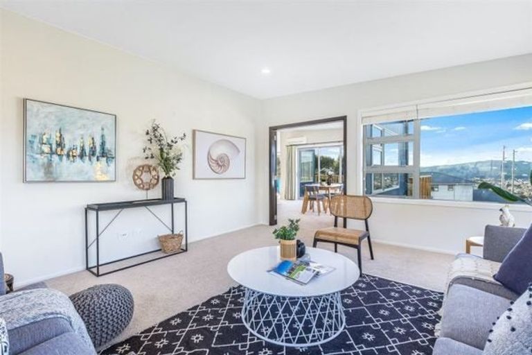 Photo of property in 20 Madeira Close, Whitby, Porirua, 5024