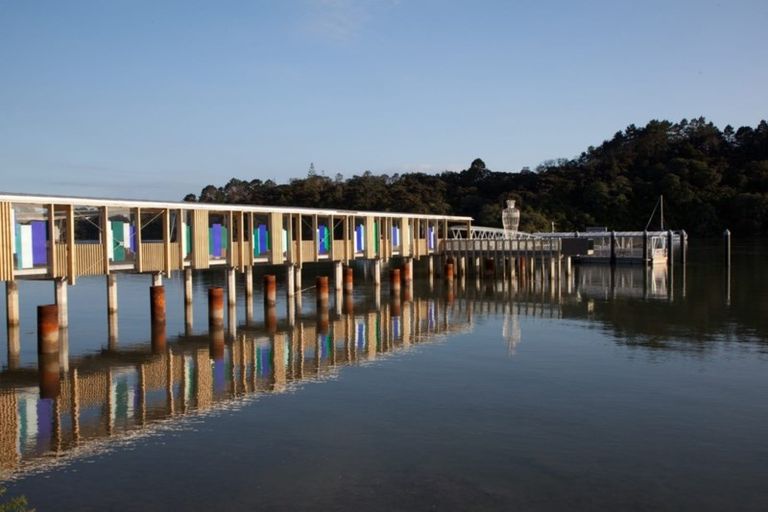 Photo of property in 5 Treloar Crescent, Hobsonville, Auckland, 0616