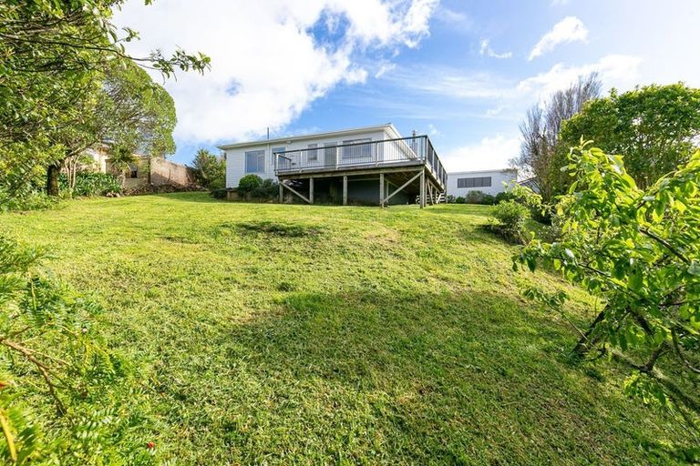 Photo of property in 86 Ruskin Road, Newlands, Wellington, 6037