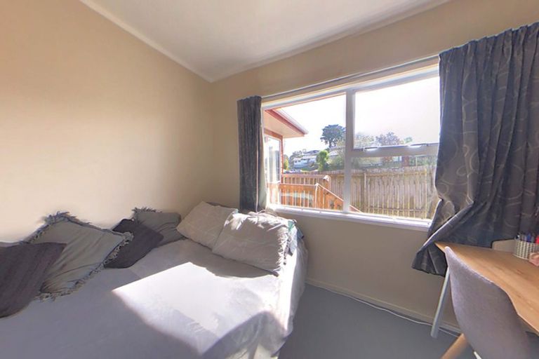 Photo of property in 13 Cyril Crescent, West Harbour, Auckland, 0618