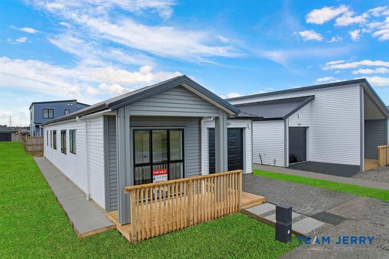 Photo of property in 25 Huringa Road, Karaka, 2113