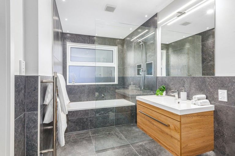 Photo of property in 3 Ramarama Lane, Crofton Downs, Wellington, 6035