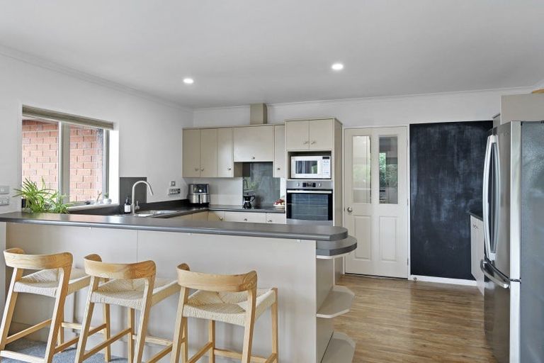 Photo of property in 7 Gilders Grove, Heathcote Valley, Christchurch, 8022