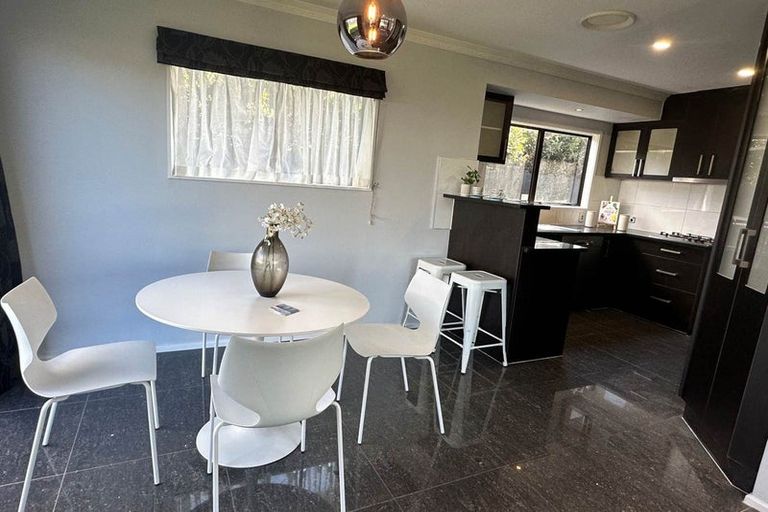 Photo of property in 70 Manuroa Road, Takanini, 2112