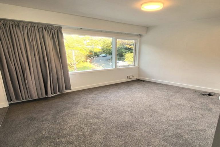 Photo of property in 2/8 Governor Road, Northland, Wellington, 6012