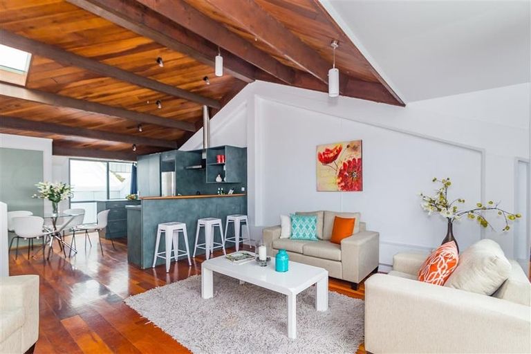 Photo of property in Metro Apartments, 220u8 Thorndon Quay, Pipitea, Wellington, 6011
