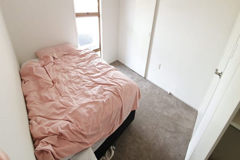 Photo of property in 1/57 Aeroview Drive, Beach Haven, Auckland, 0626