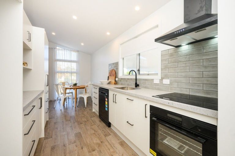 Photo of property in 9 Pinedale Parade, Milson, Palmerston North, 4414