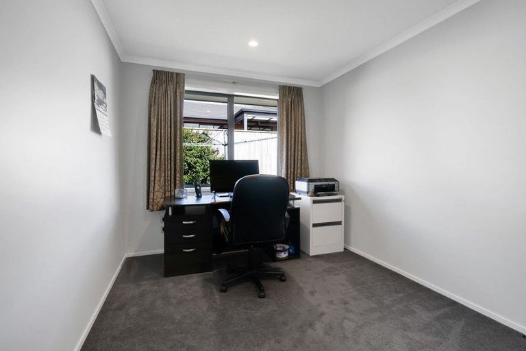 Photo of property in 9 Huetu Place, Bell Block, New Plymouth, 4312