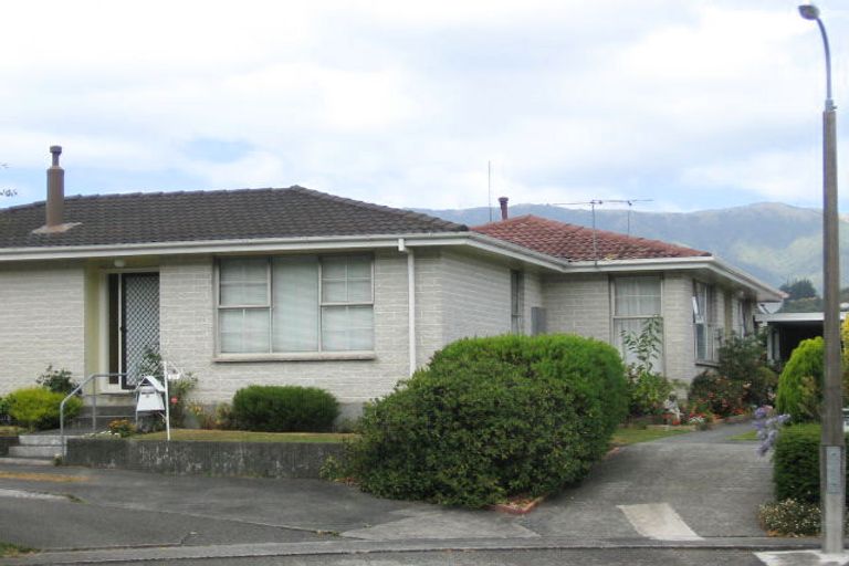 Photo of property in 20f1- Harvard Grove, Totara Park, Upper Hutt, 5018