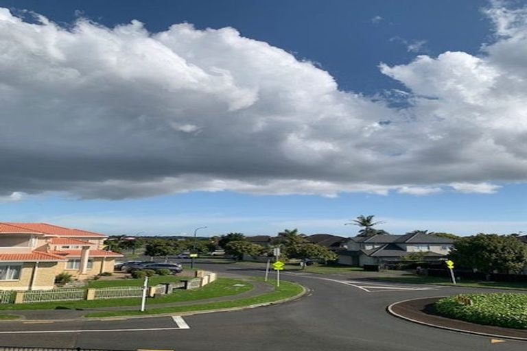 Photo of property in 2 Glastry Close, East Tamaki Heights, Auckland, 2016