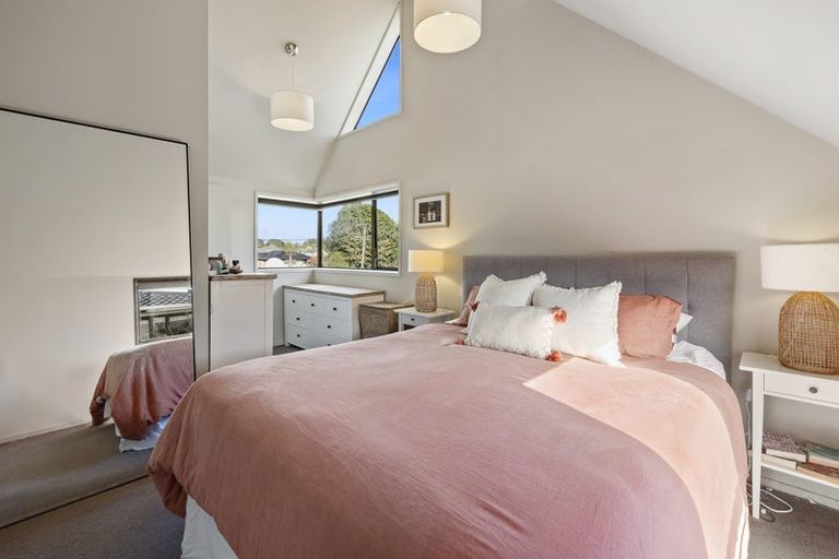 Photo of property in 2 Budleigh Street, Frankleigh Park, New Plymouth, 4310