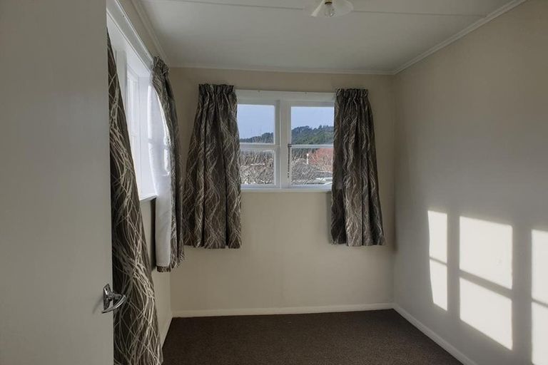 Photo of property in 8 Compton Crescent, Taita, Lower Hutt, 5011