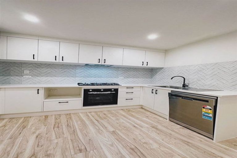 Photo of property in 21f Craigbank Avenue, New Lynn, Auckland, 0600