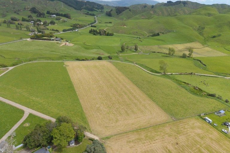 Photo of property in 132 South Manakau Road, Manakau, Otaki, 5583