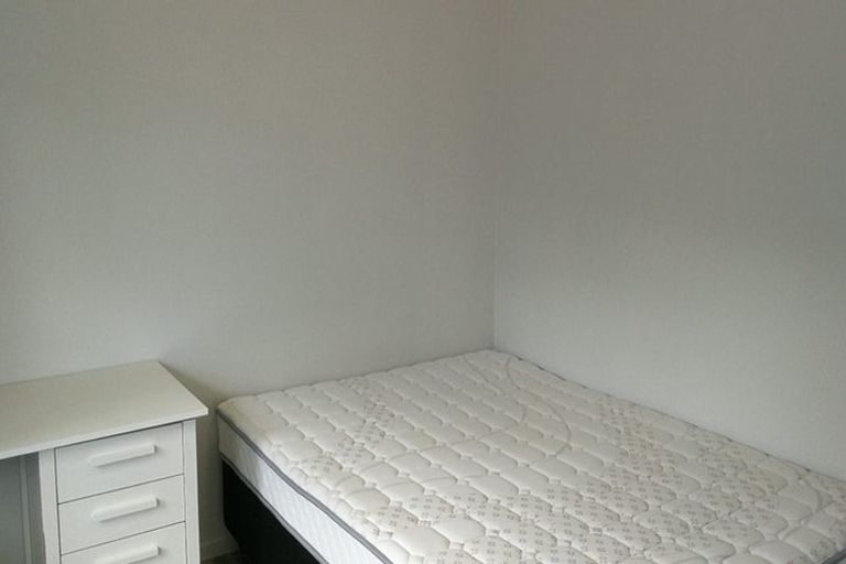 Photo of property in 41 Yeovil Road, Te Atatu Peninsula, Auckland, 0610