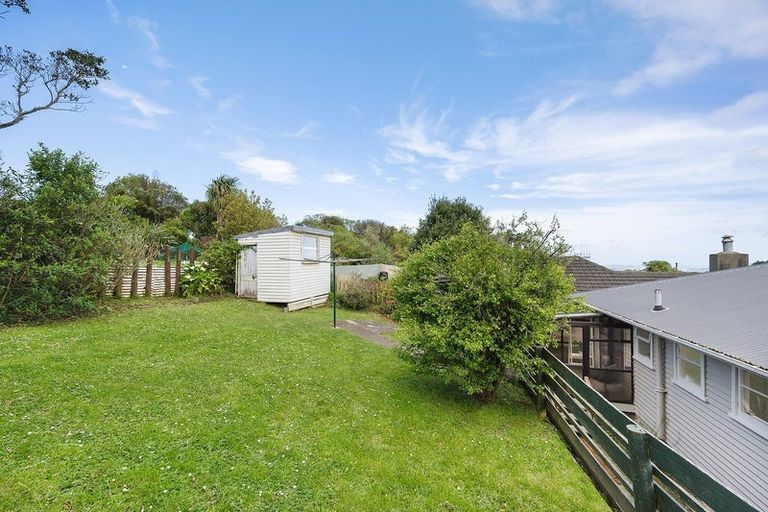 Photo of property in 61 Salford Street, Newlands, Wellington, 6037