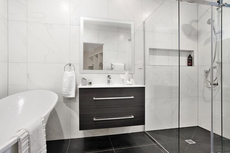 Photo of property in 57 Kohu Road, Titirangi, Auckland, 0604