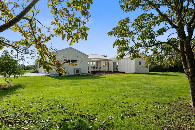 Photo of property in 130 Cross Road, Lepperton, New Plymouth, 4373