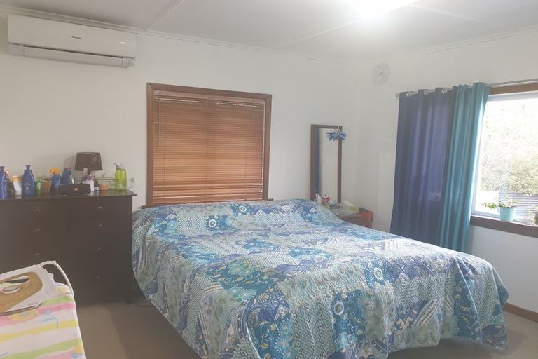 Photo of property in 1/8 Golf Road, New Lynn, Auckland, 0600