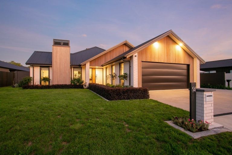 Photo of property in 14 Ruge Court, Cambridge, 3434