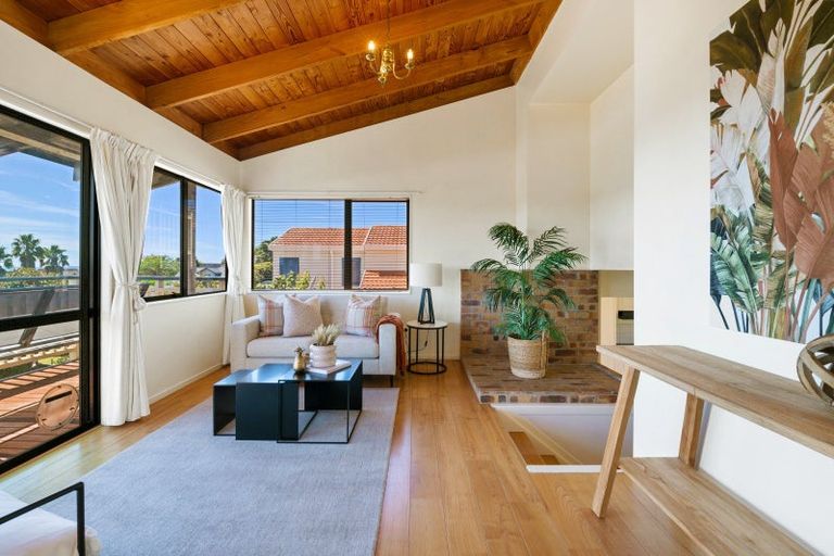 Photo of property in 148 Red Beach Road, Red Beach, 0932