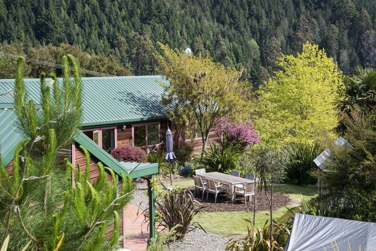 Photo of property in 18 Ralphine Way, Maitai, Nelson, 7010