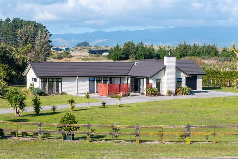 Photo of property in 66 Waitarere Rise Avenue, Waitarere, Levin, 5510