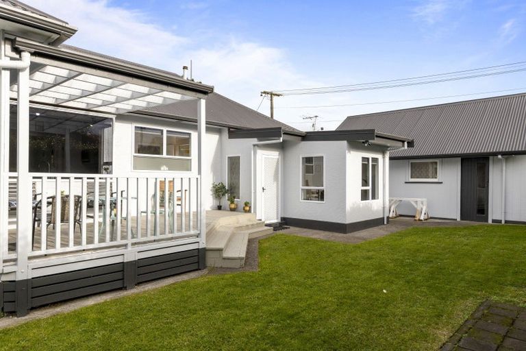 Photo of property in 25a Paynters Avenue, Strandon, New Plymouth, 4312