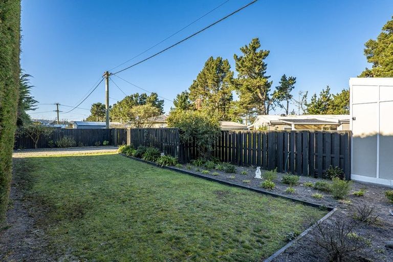 Photo of property in 15 South Crescent, Amberley, 7481