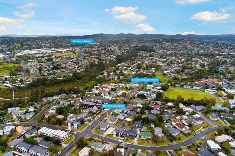 Photo of property in 102 Tirimoana Road, Te Atatu South, Auckland, 0602