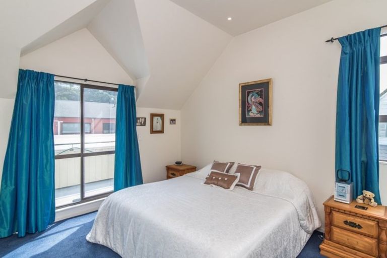 Photo of property in 6 Rua Street, Lyall Bay, Wellington, 6022