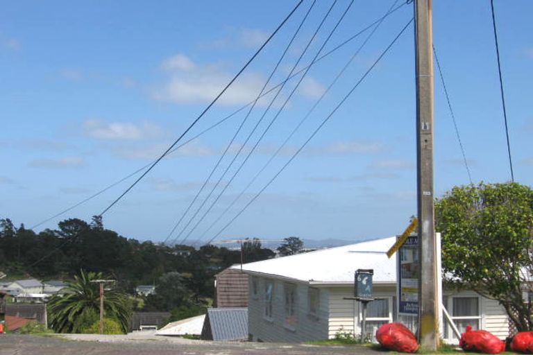Photo of property in 2/66a Birkdale Road, Birkdale, Auckland, 0626