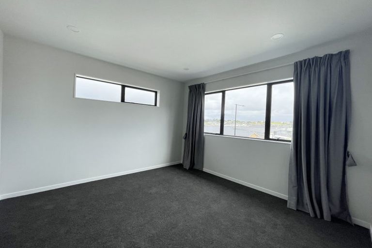 Photo of property in 35 Symes Drive, Red Beach, 0932