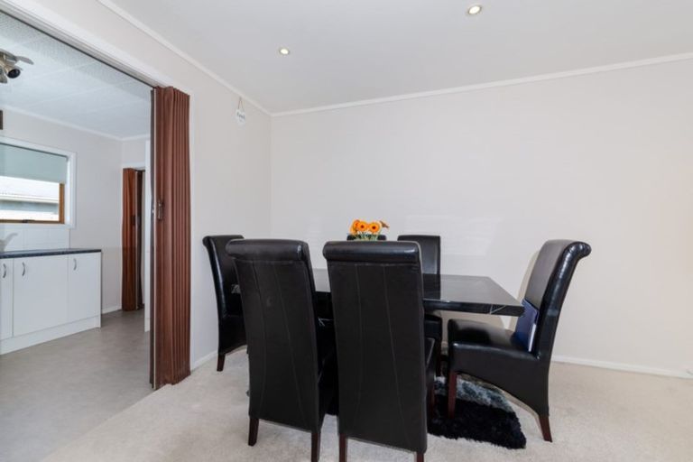 Photo of property in 9a/1 Tawa Road, Te Atatu Peninsula, Auckland, 0610