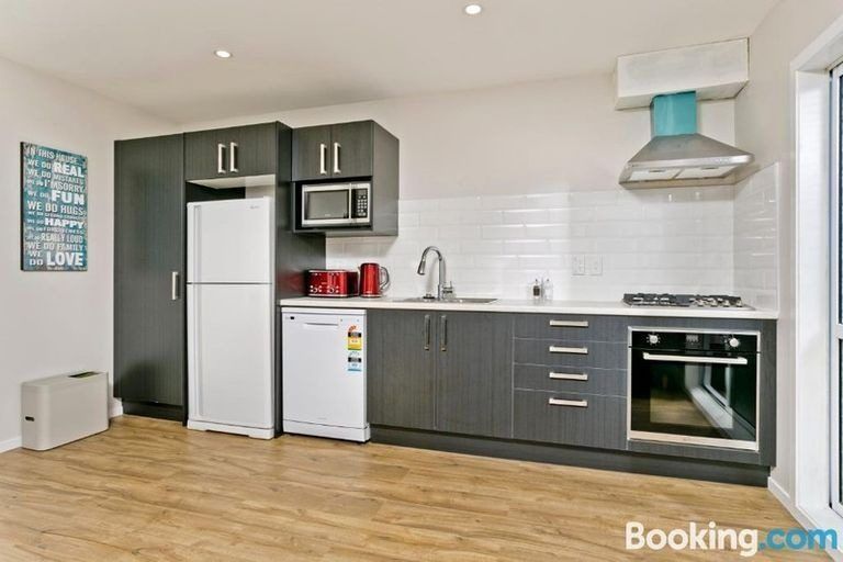 Photo of property in 2/4 Sydney Street, Hauraki, Auckland, 0622