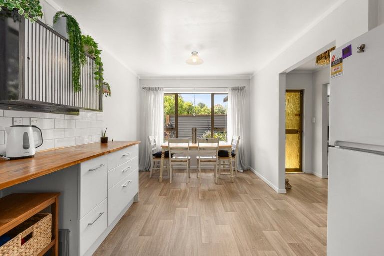 Photo of property in 2/2 Church Road, Taradale, Napier, 4112