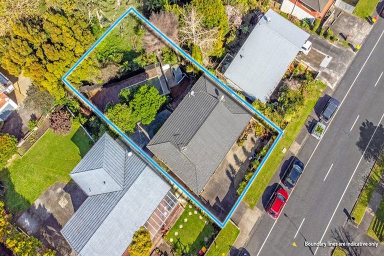 Photo of property in 137 Hutchinsons Road, Bucklands Beach, Auckland, 2014