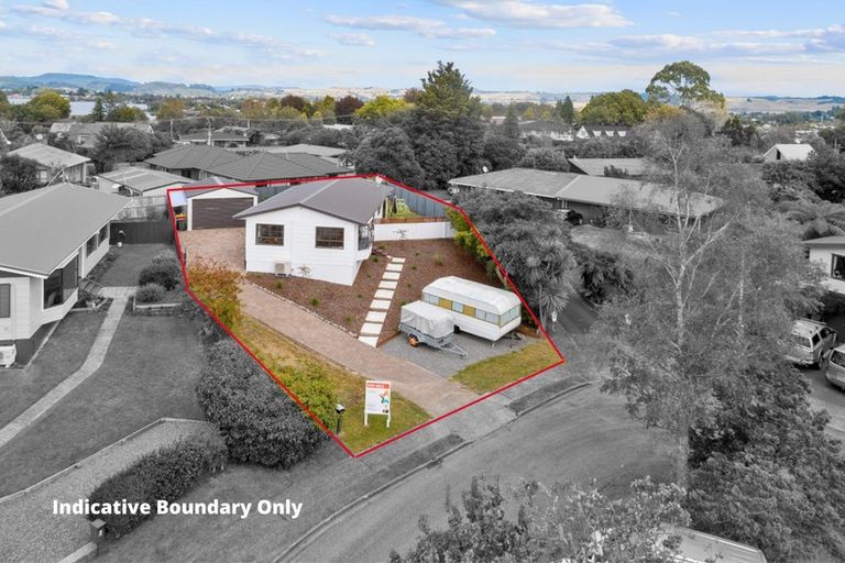 Photo of property in 8 Taurus Place, Kawaha Point, Rotorua, 3010