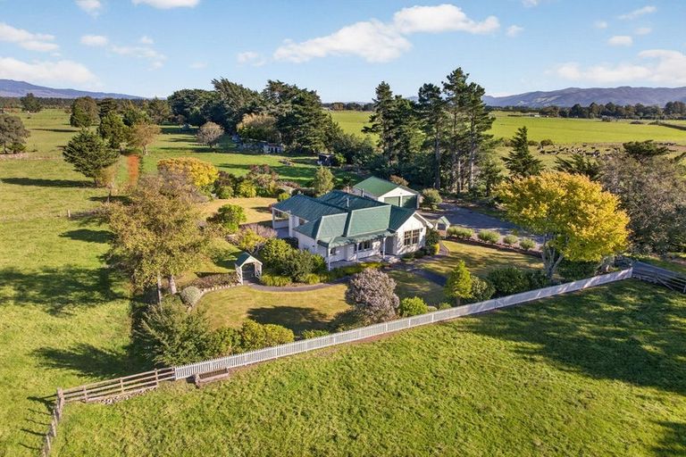 Photo of property in 52 Longwood Road, South Featherston, Featherston, 5771