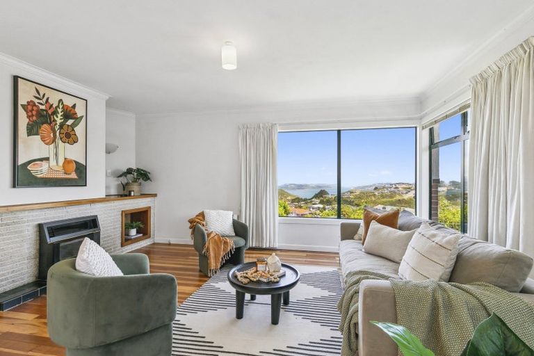 Photo of property in 5 Salford Street, Newlands, Wellington, 6037