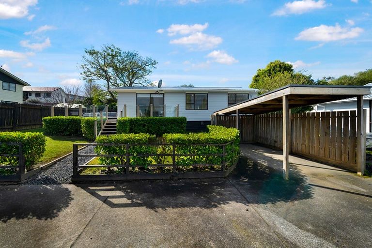 Photo of property in 1/14 Moxham Grove, Massey, Auckland, 0614
