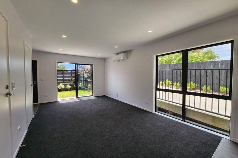Photo of property in 1/47 Awaroa Road, Sunnyvale, Auckland, 0612